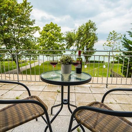 Siesta Sziget - Balaton-Parti Apartmanok Siofok Ngoại thất bức ảnh