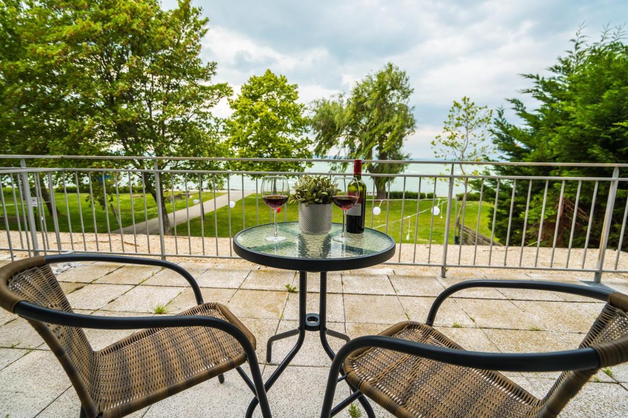 Siesta Sziget - Balaton-Parti Apartmanok Siofok Ngoại thất bức ảnh