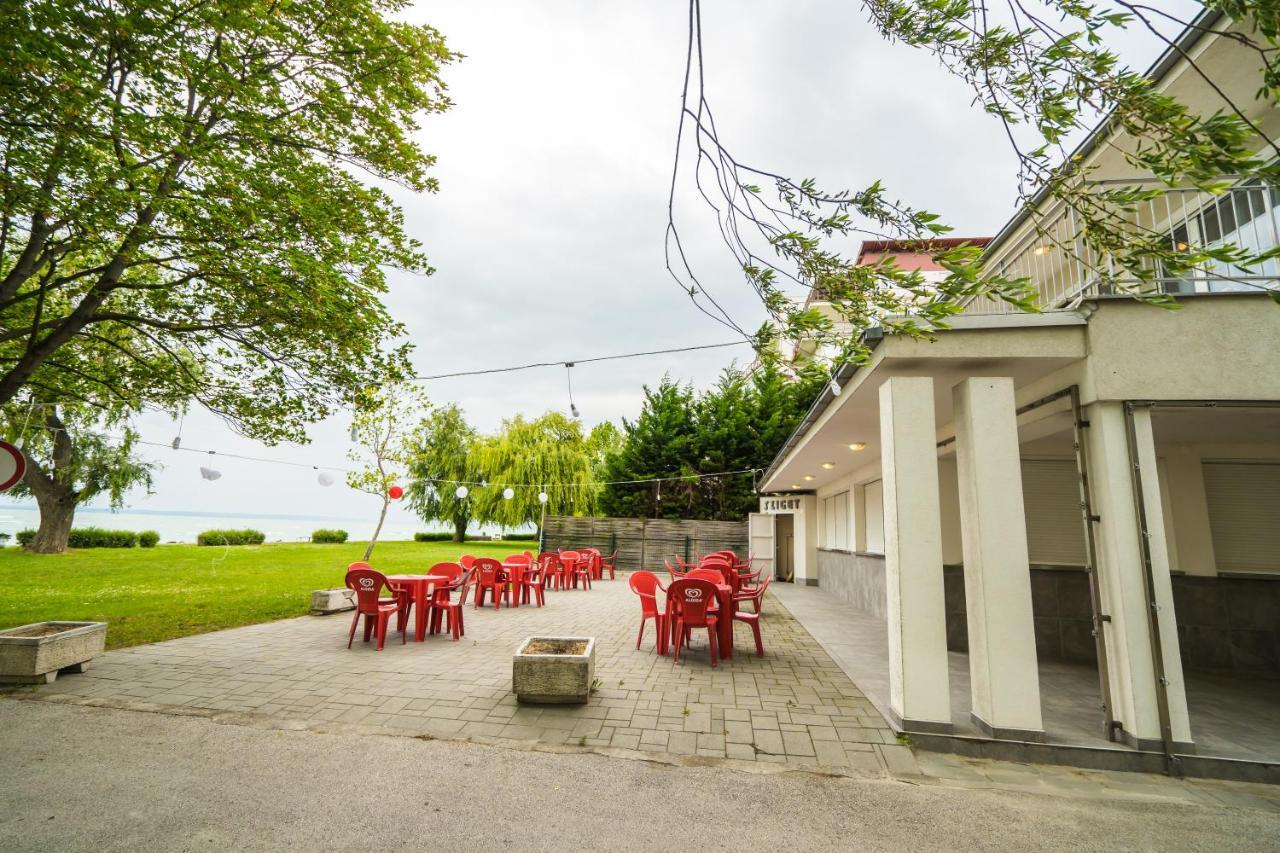 Siesta Sziget - Balaton-Parti Apartmanok Siofok Ngoại thất bức ảnh