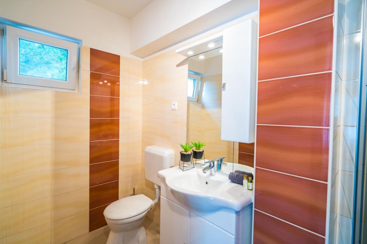 Siesta Sziget - Balaton-Parti Apartmanok Siofok Ngoại thất bức ảnh