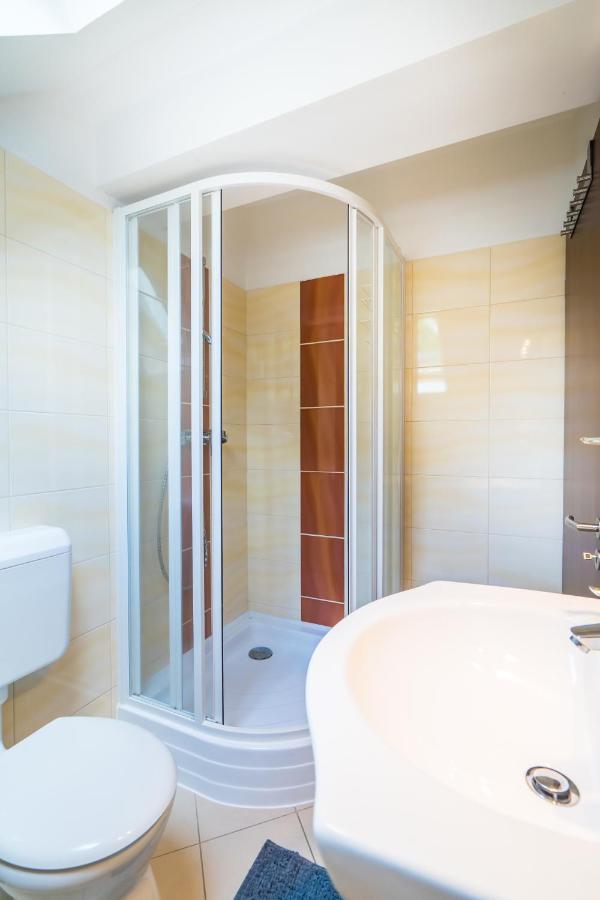 Siesta Sziget - Balaton-Parti Apartmanok Siofok Ngoại thất bức ảnh