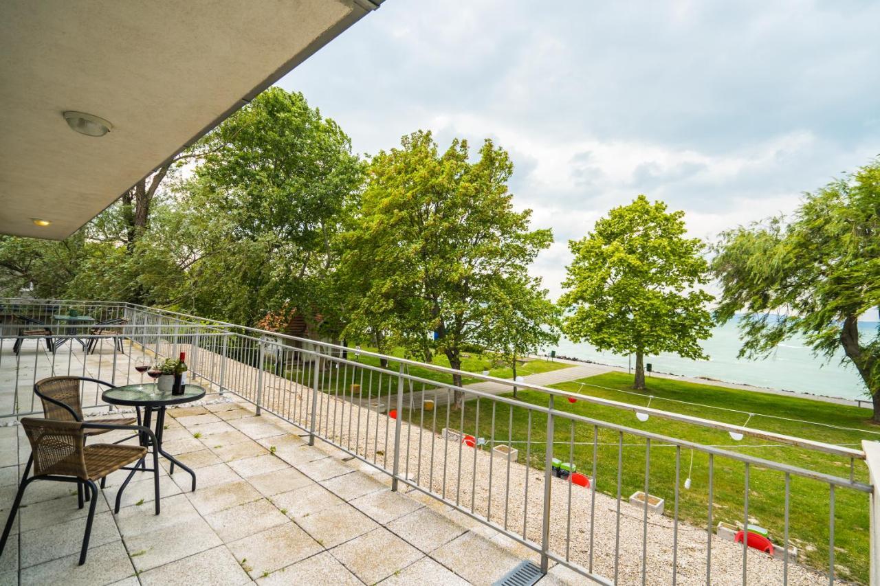 Siesta Sziget - Balaton-Parti Apartmanok Siofok Ngoại thất bức ảnh