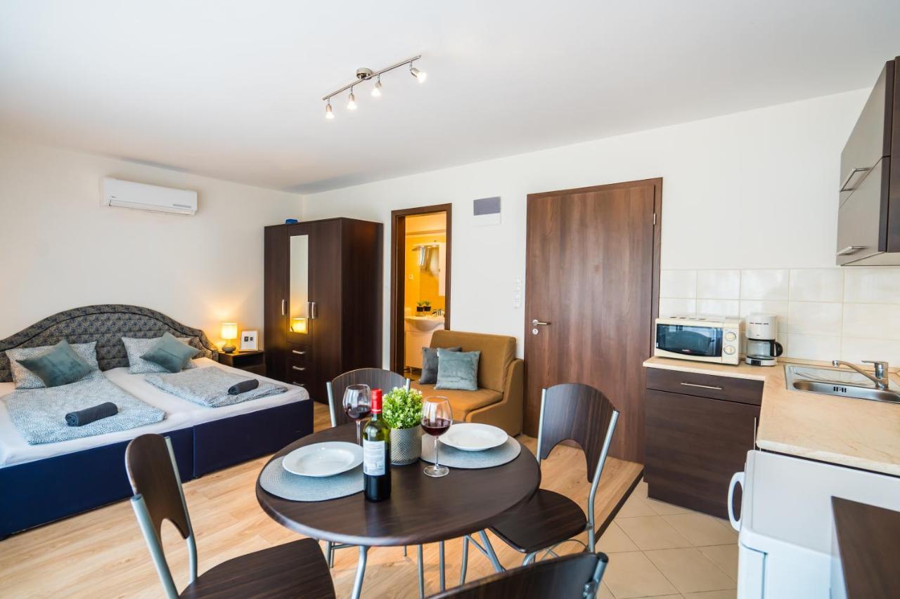 Siesta Sziget - Balaton-Parti Apartmanok Siofok Ngoại thất bức ảnh