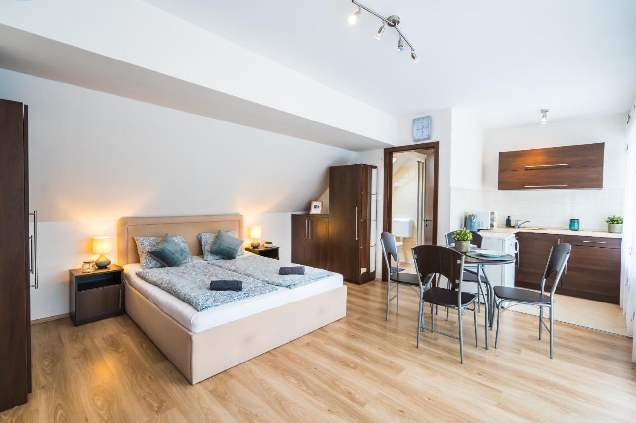 Siesta Sziget - Balaton-Parti Apartmanok Siofok Ngoại thất bức ảnh