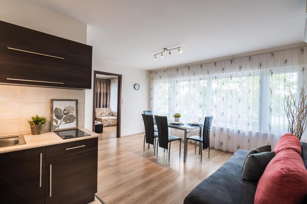 Siesta Sziget - Balaton-Parti Apartmanok Siofok Ngoại thất bức ảnh
