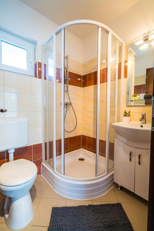 Siesta Sziget - Balaton-Parti Apartmanok Siofok Ngoại thất bức ảnh