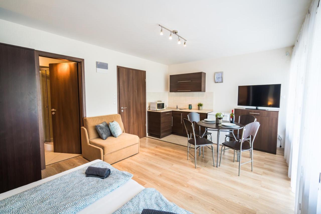 Siesta Sziget - Balaton-Parti Apartmanok Siofok Ngoại thất bức ảnh