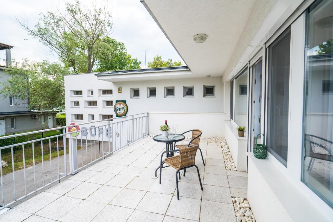 Siesta Sziget - Balaton-Parti Apartmanok Siofok Ngoại thất bức ảnh
