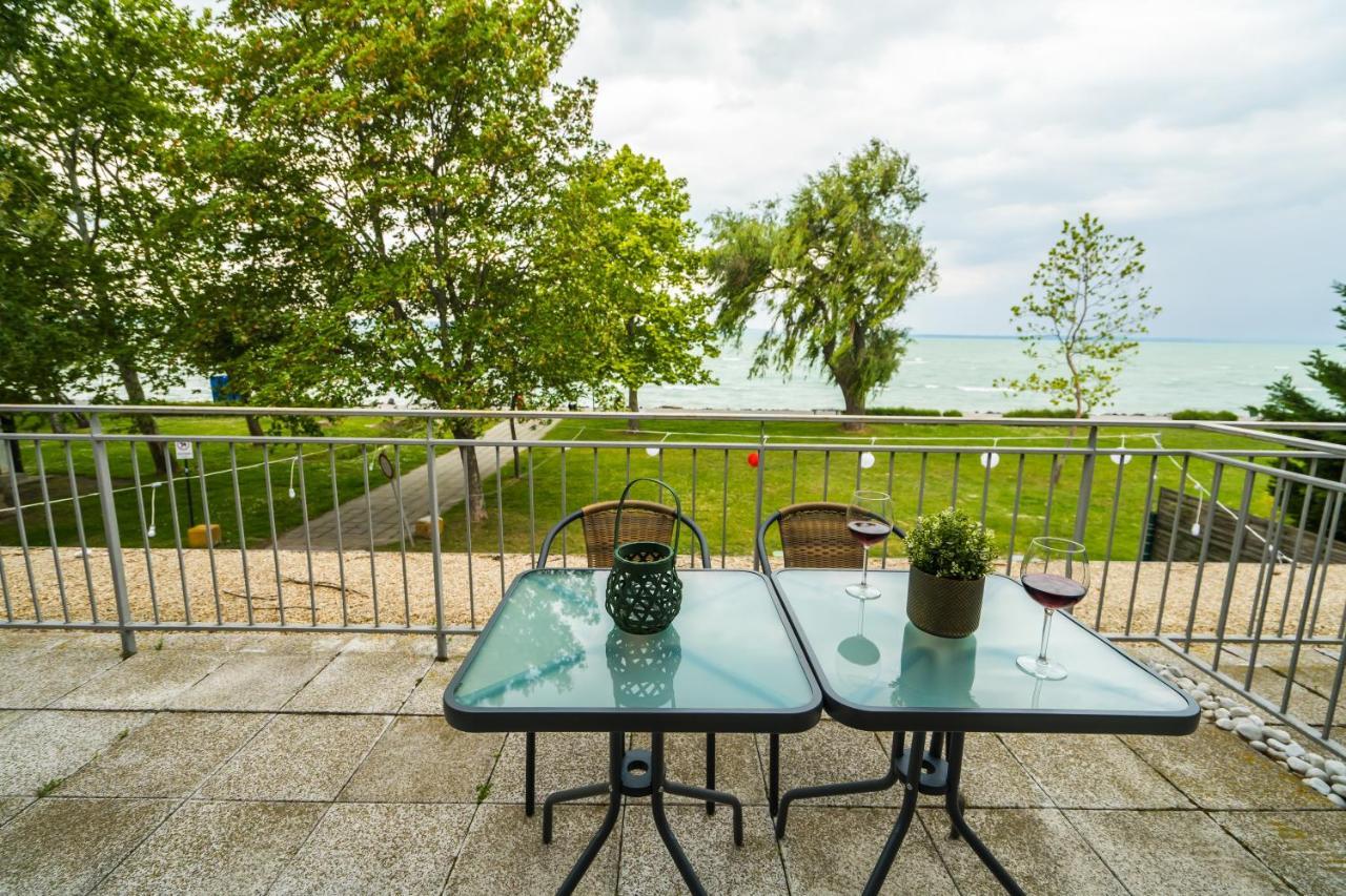 Siesta Sziget - Balaton-Parti Apartmanok Siofok Ngoại thất bức ảnh