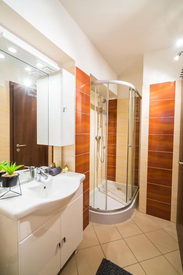 Siesta Sziget - Balaton-Parti Apartmanok Siofok Ngoại thất bức ảnh