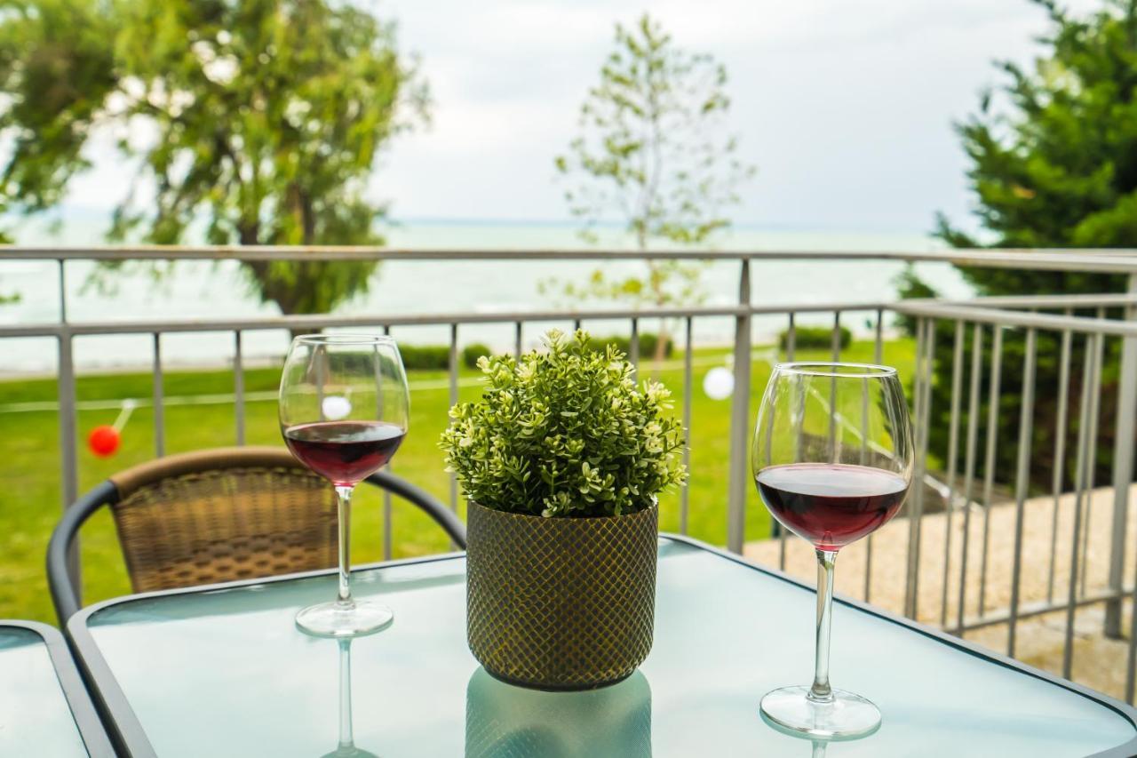 Siesta Sziget - Balaton-Parti Apartmanok Siofok Ngoại thất bức ảnh