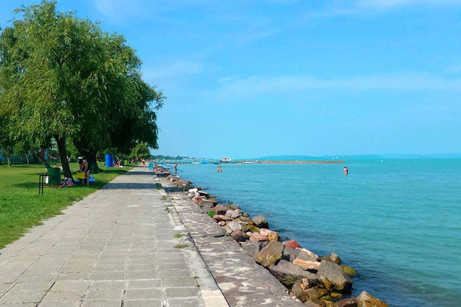 Siesta Sziget - Balaton-Parti Apartmanok Siofok Ngoại thất bức ảnh